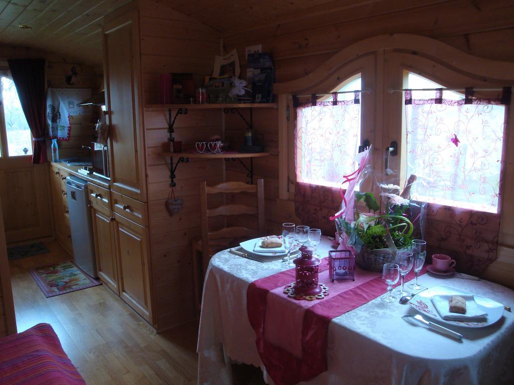 Maison d'hôtes La Roulotte des 4 Saisons Sazeray Chambre photo
