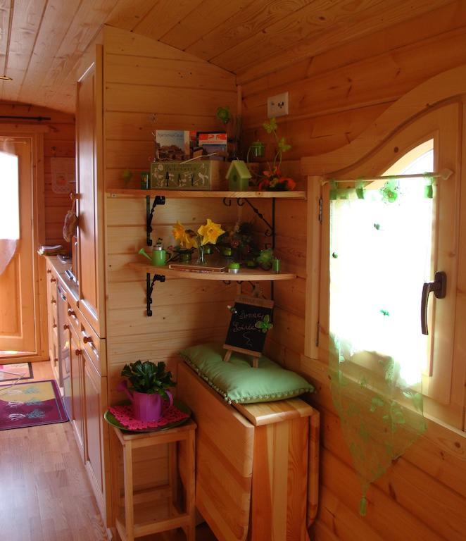 Maison d'hôtes La Roulotte des 4 Saisons Sazeray Chambre photo